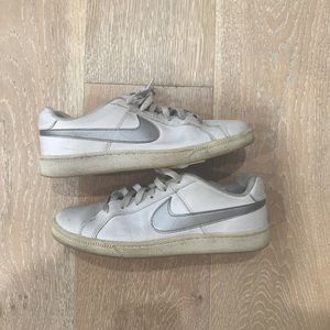 NIKE royal court classic. Rare color! Silver check women’s size 9